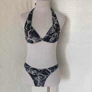 BIKINI BLACK MARBLE PRINT.